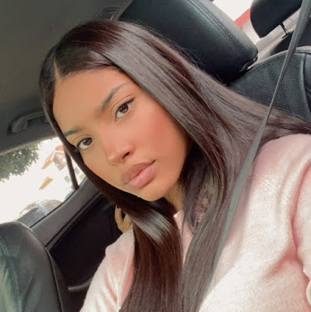 Meet your Posher, Dayana
